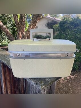 VTG Samsonite 70s Royal Traveller Cream Vanity Train Case w/Key Tray & Mirror
